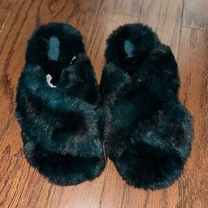 VS Pink Faux Fur Slippers NWT